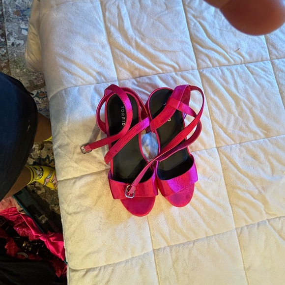 Strappy Platform Heel (WW) - Picture 5 of 11